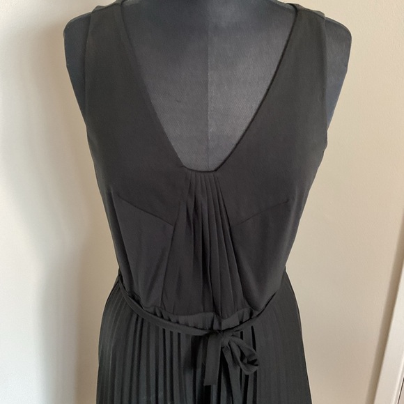 25. NWT Ann Taylor Black Pleated Tie Front Midi Sleeveless Dress Size 6 - Picture 3 of 10